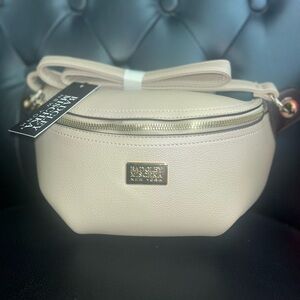 #525| NWT- Badgley Mischka Beige Crossbody Bag with Gold Accents
7x14”